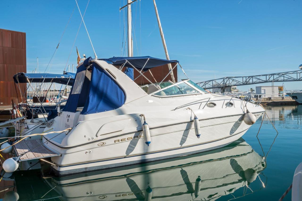 Boat Hotel Barcelona 산트 아드리아 데 베소스 외부 사진