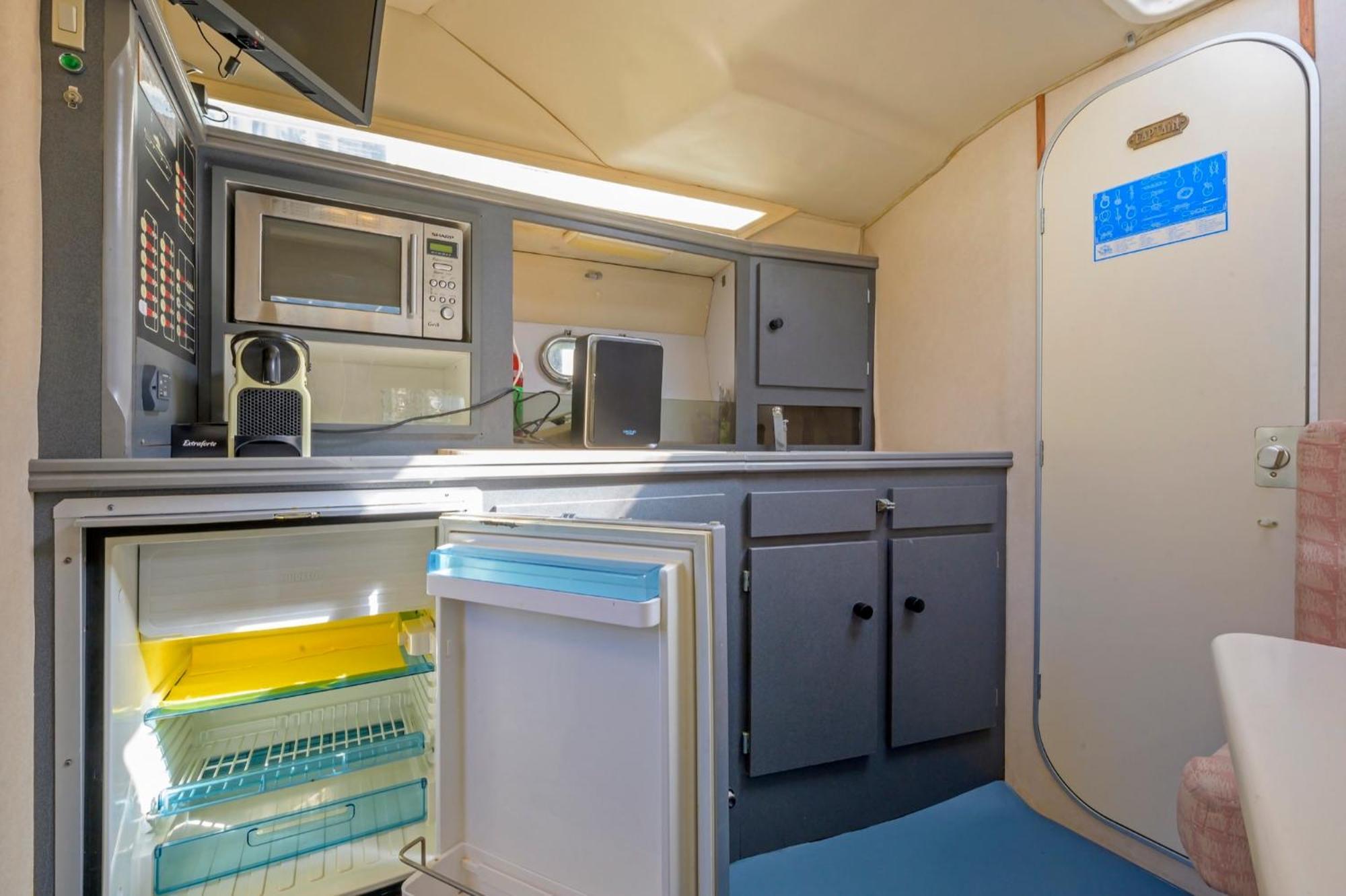 Boat Hotel Barcelona 산트 아드리아 데 베소스 객실 사진