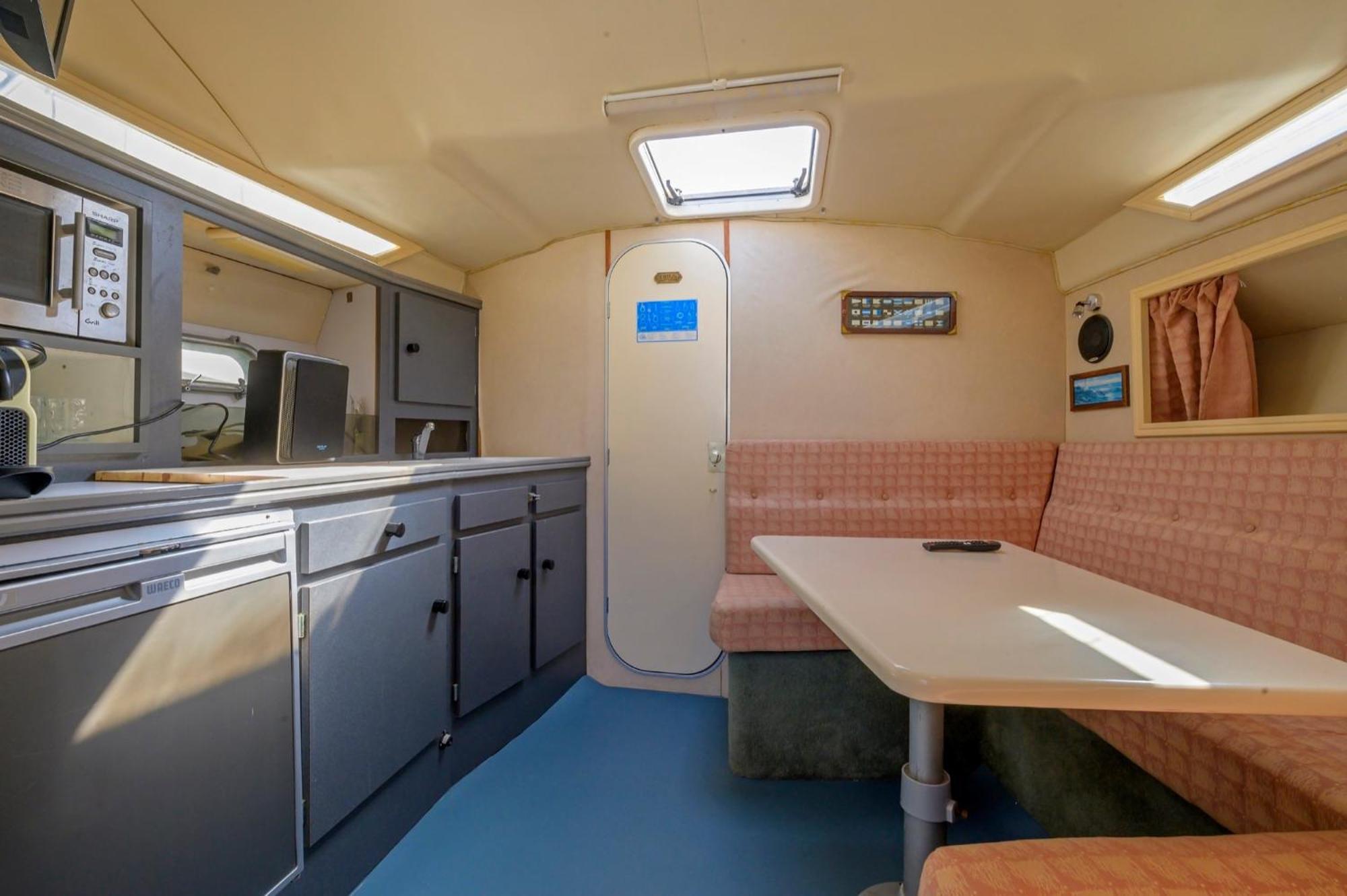 Boat Hotel Barcelona 산트 아드리아 데 베소스 객실 사진